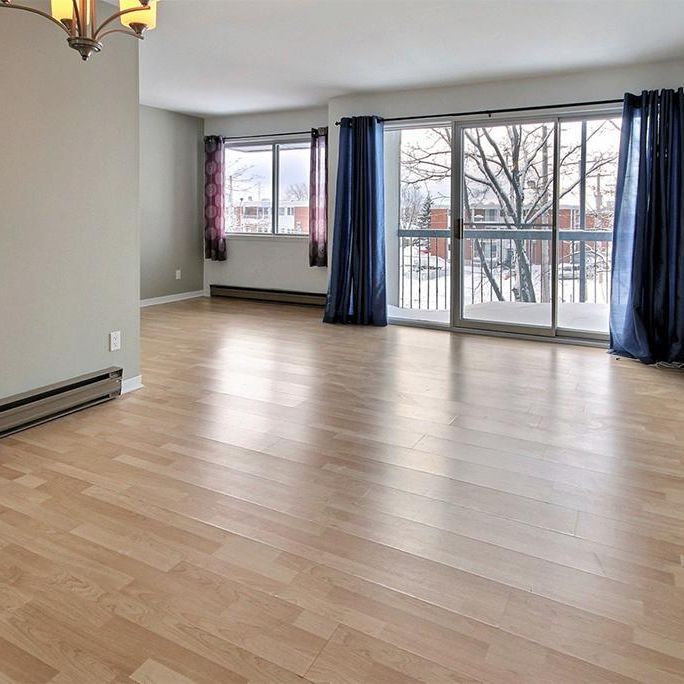 3 1/2 GRAND, lumineux, rénové (LORETTEVILLE) - Photo 1