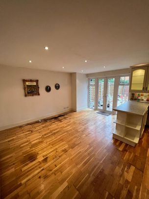 4 bedroom semi-detached house to rent - Photo 1