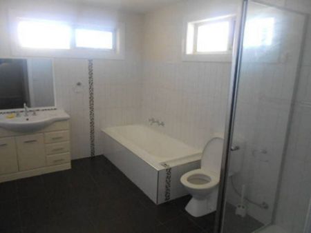 Convenient Location! - Photo 5