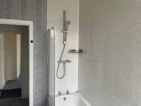 2 bedroom end of terrace house to rent - Photo 5