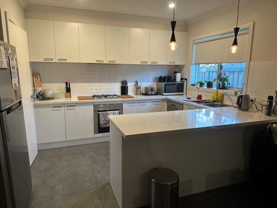 Cranbourne East - Photo 1