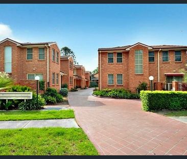 Sun Filled Home - Photo 3