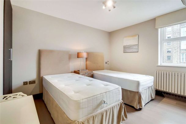 Newly refurbished three bedroom flat set over the second floor of a smart modern gated apartment block. - Photo 1