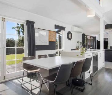 3 Bedroom Home with Rumpus - Photo 3