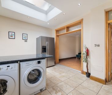 🌺 ENSUITE ROOMS, ALL BILLS, CLEANER & GARDENER 🌺 Room 3 - Photo 1