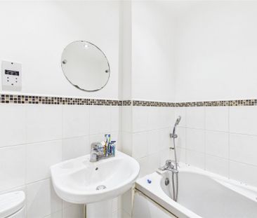 2 bedroom House in Honington Mews, Farnborough - Photo 5