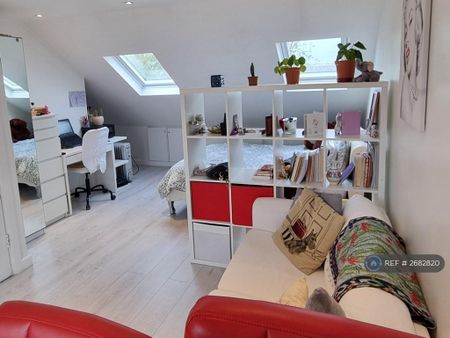 4 bedroom terraced house to rent - Photo 5