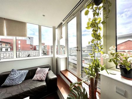 2 bedroom flat to rent - Photo 2