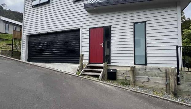 4 Bedrooms in Stokes Valley - Photo 1