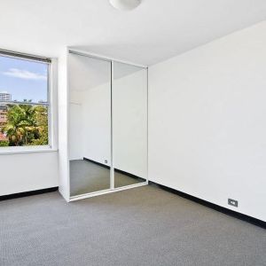 Sunlit Apartment in Quiet Location - Photo 2