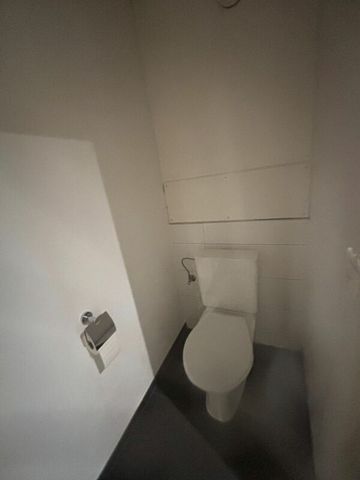 Beautiful renovated 2.5 room apartment on the 1st floor on the Place du Marché - Photo 4