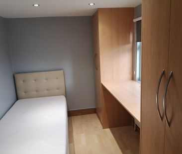 Room in a Shared House, Eastern Avenue, IG2 - Photo 2
