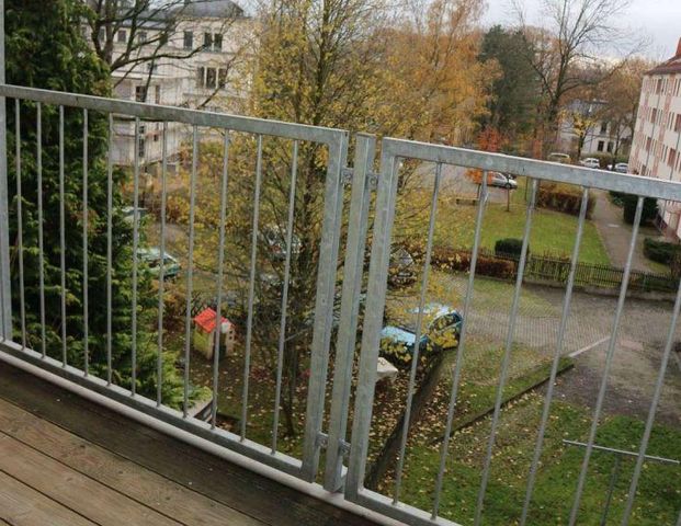 Frei ab 1.5.26 - Inkl. EBK *** Balkon in den ruhigen Hinterhof - Foto 1