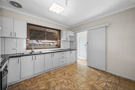 Charming 3-Bedroom Home in Lalor - Photo 5