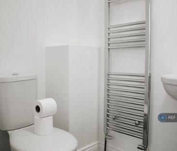 1 bedroom in a house share to rent - Photo 6