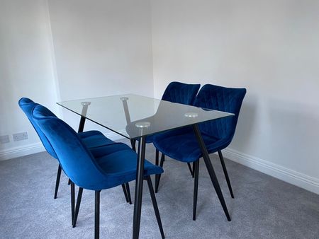 4 Bed End Terrace, Cranbury Road, RG30 - Photo 3