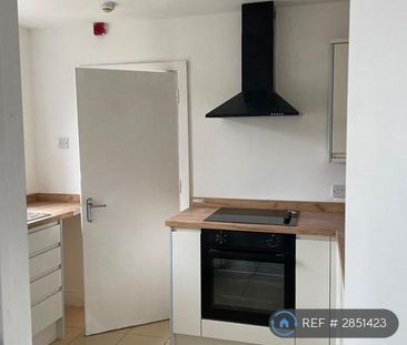 3 bedroom flat to rent - Photo 3