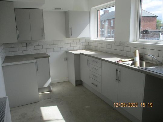 3 bedroom end of terrace house to rent - Photo 1