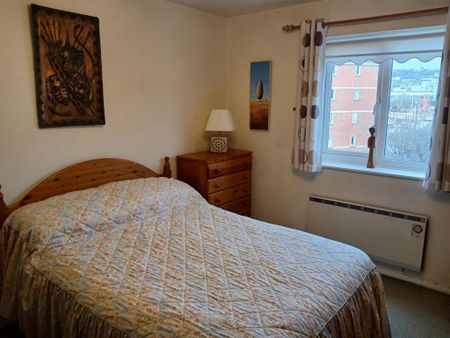 2 bedroom flat to rent - Photo 2