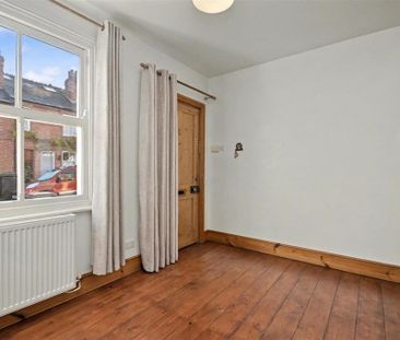 2 bedroom end of terrace house to rent - Photo 5