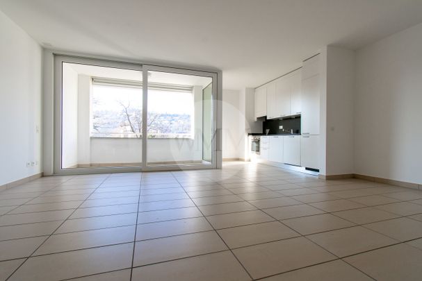 SPACIOUS AND BRIGHT 2.5 ROOMS - Photo 1