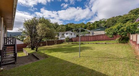 Cosy 3 Bedroom Home in Sought After Kelson - Photo 2