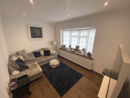 Price £4,500 pcm - Available 08/08/2026 - Unfurnished - Photo 2