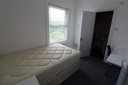 Hill Lane, Southampton, SO15 - Photo 2