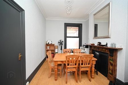 Room 8, 9 Eglantine Avenue, Belfast, BT9 6DW - Photo 2