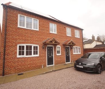 3 bedroom Semi-Detached House to let - Photo 1