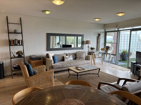 Stunning Fully Furnished 3 Bedroom Apartment with Spectacular Water Views - Photo 4