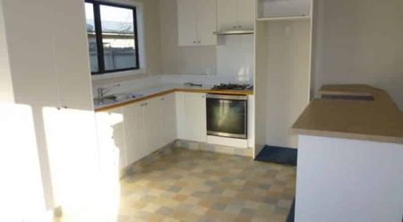 UPPER RICCARTON - STUDENT ACCOMODATION 2026 - 3 BEDROOMS, 1 BATHROOM, HEATPUMP - Photo 4