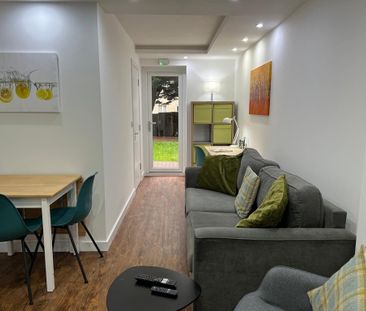 1 bedroom in a house share to rent - Photo 1