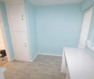 2 bedroom semi-detached bungalow to rent - Photo 3