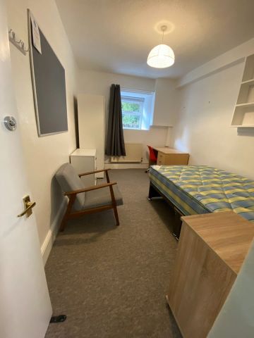 3 Bed Flat, Hughenden Road, BS8 - Photo 3