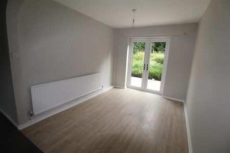 3 bedroom end of terrace house to rent - Photo 3