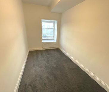 4 bedroom flat to rent - Photo 4