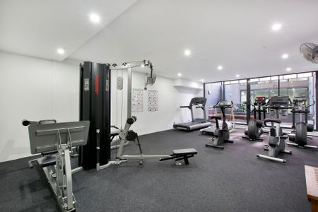 Chic and Contemporary One Bedroom + Study - Photo 4