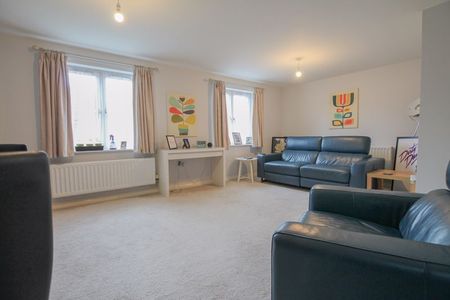 56 Columbus Drive, Sarisbury Green, Southampton - Photo 2