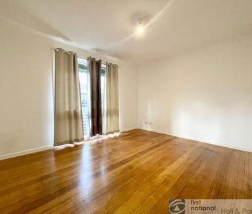 Spacious Family Home Close to Schools & Shops - Photo 2