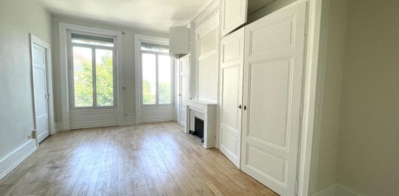 Location Appartement 3 pièces 115m² ST ETIENNE 42000 - Photo 2