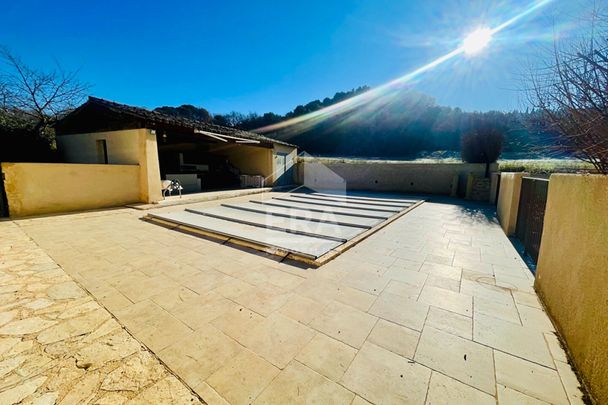 Villa meublée avec piscine et espaces extérieurs secteur campagne - Photo 1