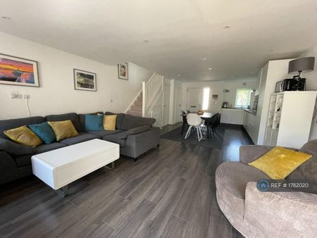 2 bedroom end of terrace house to rent - Photo 3