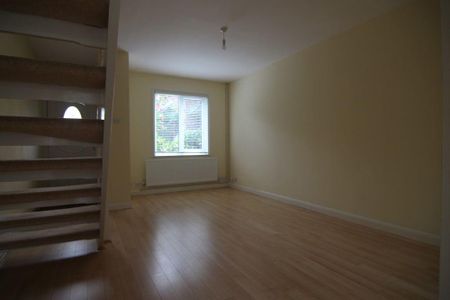 2 bedroom end of terrace house to rent - Photo 5