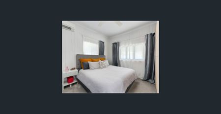 Charming 3 Bedroom Home in the heart of Paddington! - Photo 3