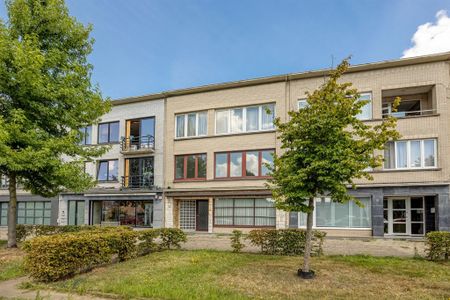 Verzorgd, licht appartement met 2 slaapkamers en overdekt terras - Photo 4