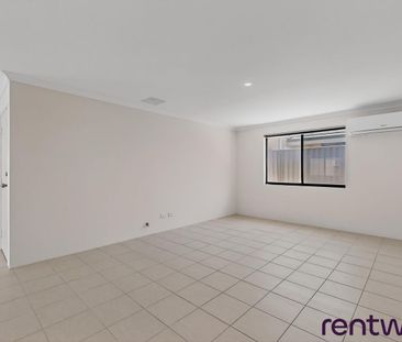 Freshly Painted & Brand New Carpets - Photo 6