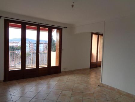 Location Appartement 4 pièces 76m² DRAGUIGNAN 83300 - Photo 2