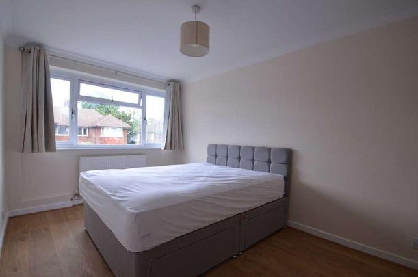 Avondale Avenue, Staines-upon-thames, TW18 - Photo 1