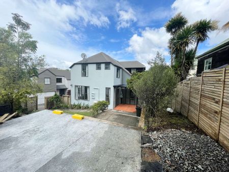 Three levelled townhouse... - Photo 3